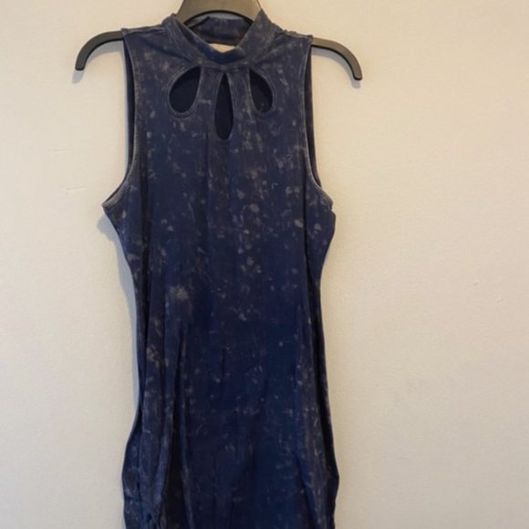 Dress - Picture 1 of 2